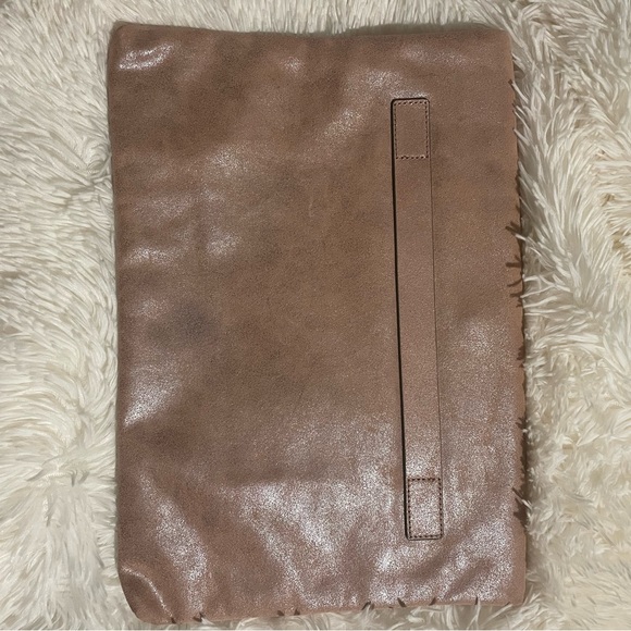 Oversized Clutch - Picture 3 of 10